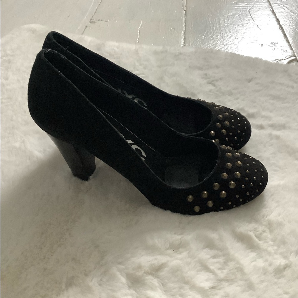 Dkny dknyc Denise heels NEW suede brass studs